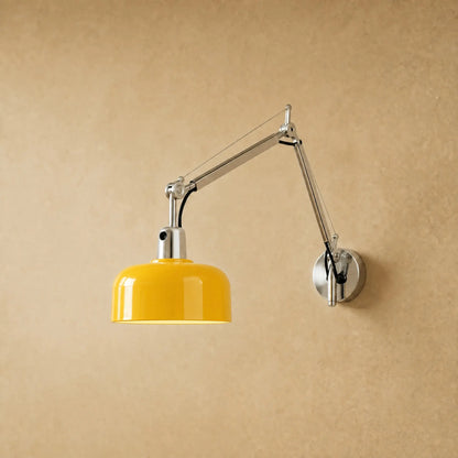 Applique murale articulée à bras long, abat-jour jaune laqué et bras chromé | Delvanie