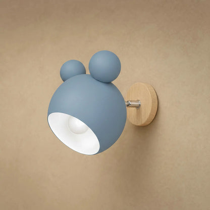 Applique murale Nemuria bleu poudré, globe laqué mat et platine en bois clair | Delvanie