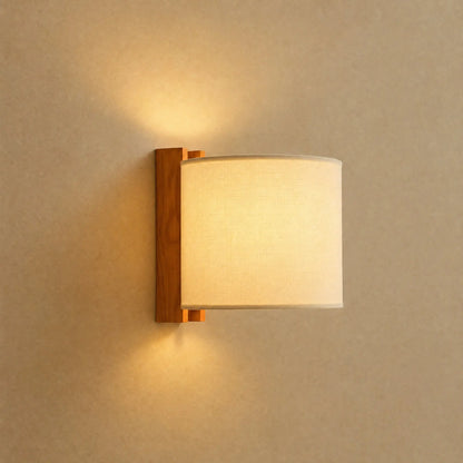 Applique murale en bois massif modèle Tambour, abat-jour tissu écru | Delvanie