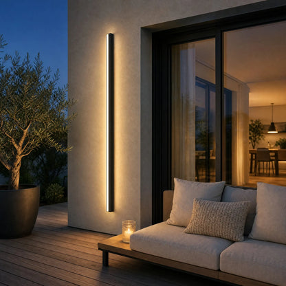 Applique murale extérieur Baltéo sur une terrasse cosy au crépuscule | Delvanie
