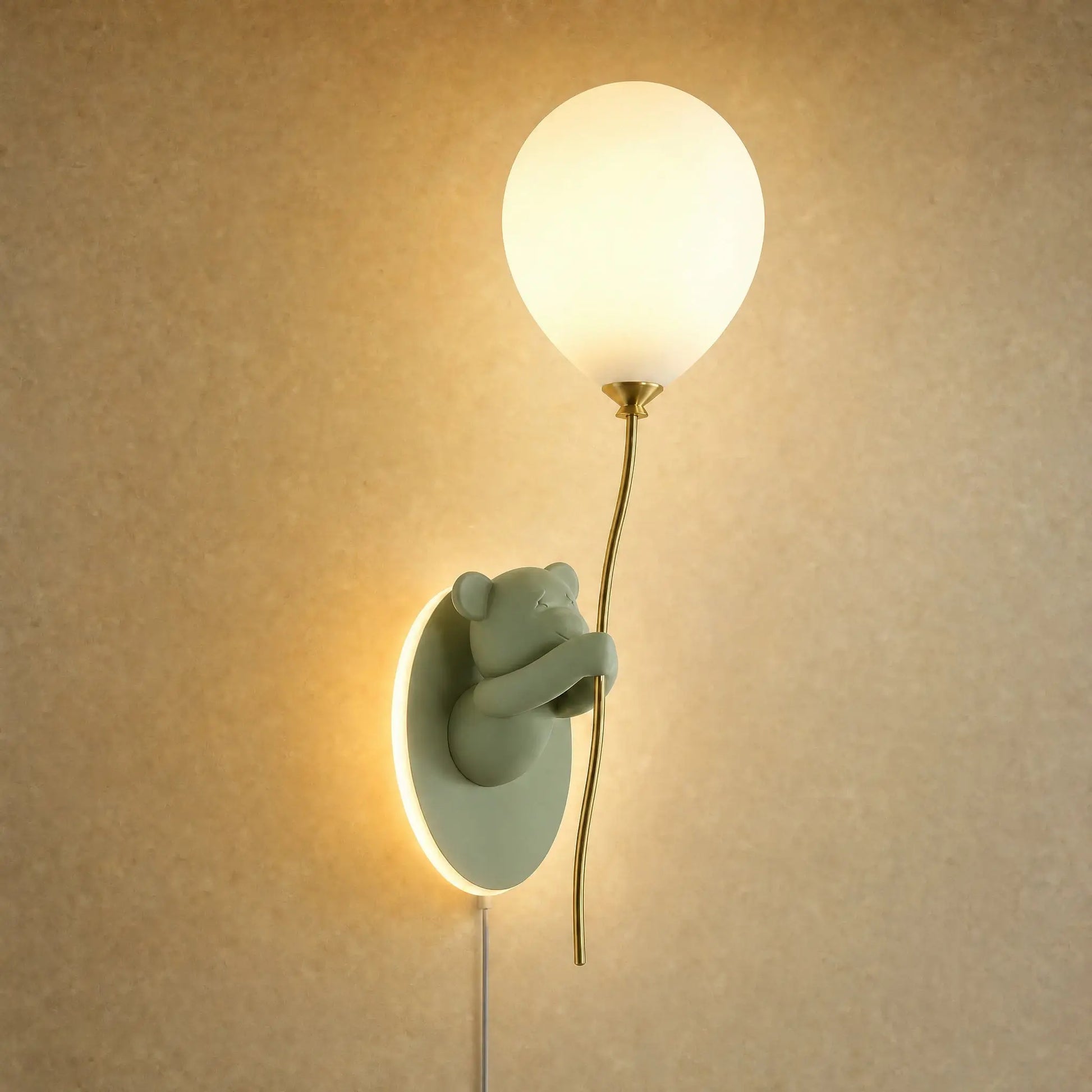 Applique murale ourson et ballon de verre vert sauge, packshot | Delvanie