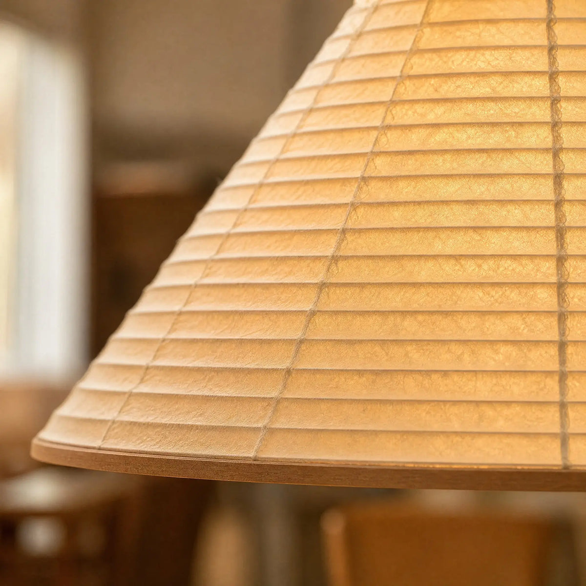 Detail du papier de riz plisse translucide du lustre Yumea | Delvanie