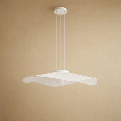 Suspension blanche Namiyo, voile de tissu plissé cintré en vague, montage suspendu | Delvanie