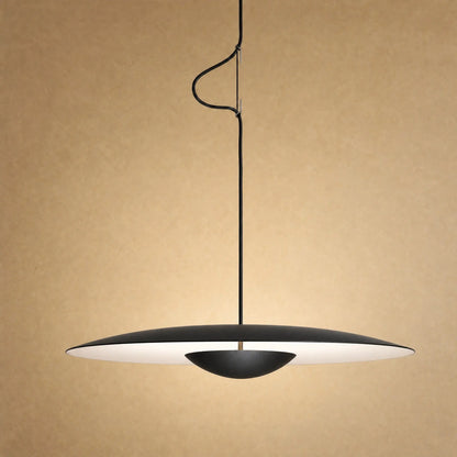Suspension moderne à disque plat, finition noir mat, coupelle noire centrale sur tige de laiton