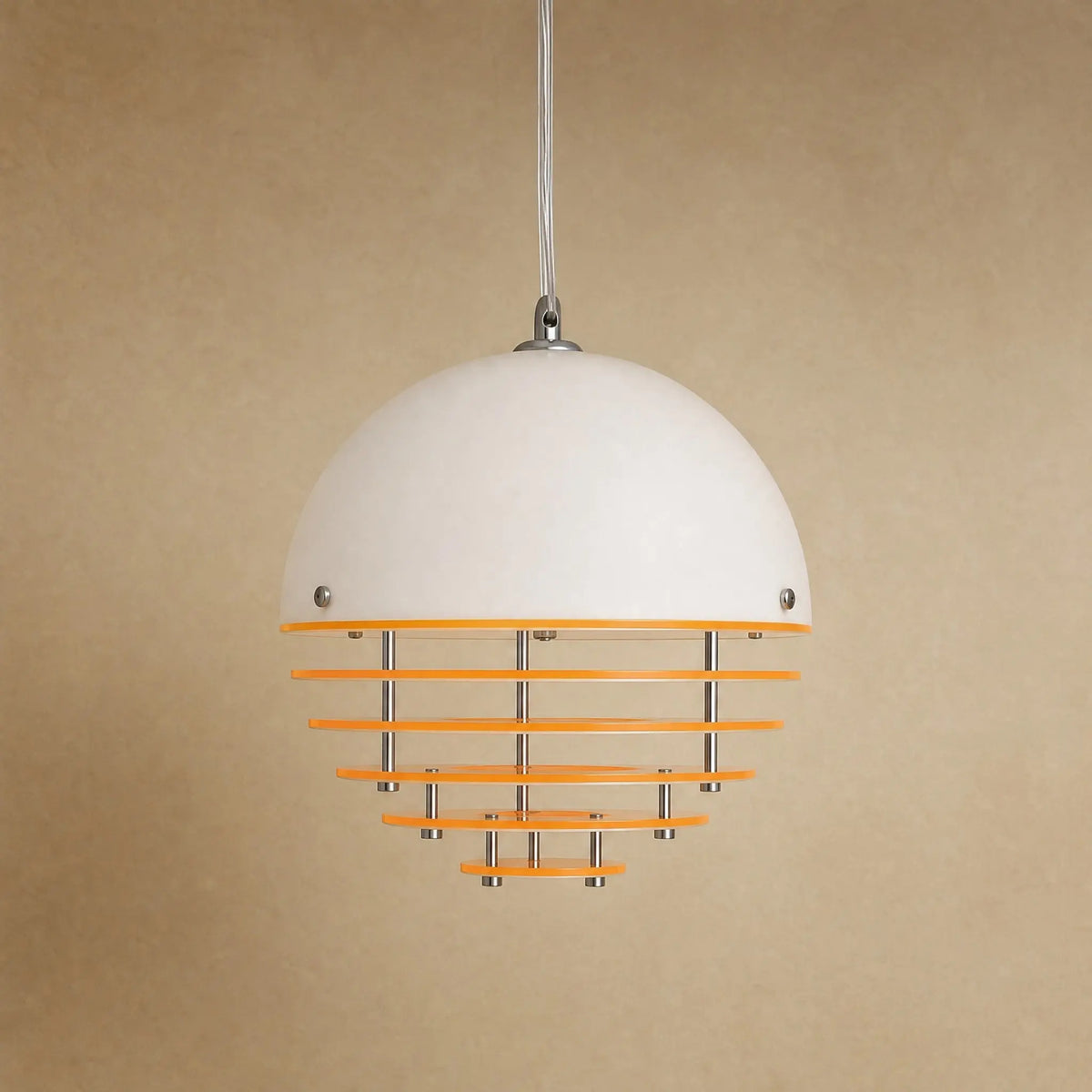 Suspension orange Ambrino, dôme acrylique blanc laiteux et six disques ambrés étagés, Ø 30 cm | Delvanie