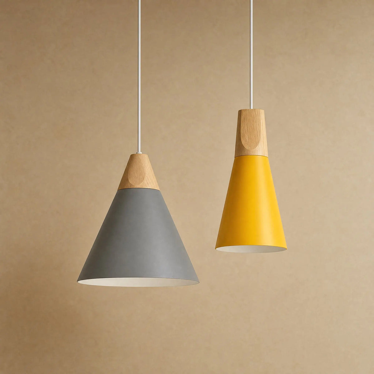 Suspension scandinave Askelya, duo cône gris et fuseau jaune en bois massif et fer laqué | Delvanie