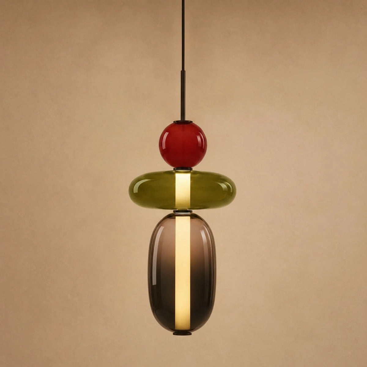 Suspension verre coloré Zuccara, trois perles rouge, olive et fumé, hauteur 37 cm