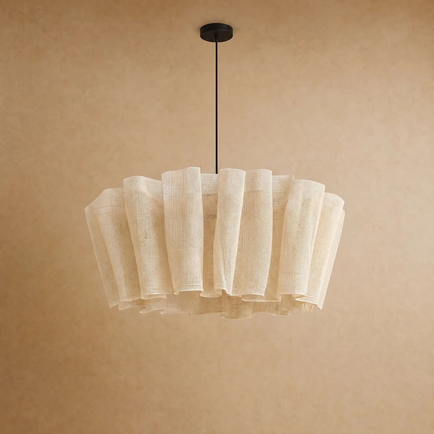 Suspension en tissu plissé Rinaya coloris Ivoire, packshot studio | Delvanie