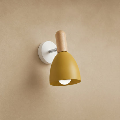 Applique murale scandinave Anveli, abat-jour jaune moutarde mat et bois clair | Delvanie