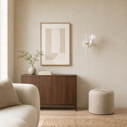 Applique murale blanche Divaro dans un salon japandi lumineux au dessus d une console en noyer | Delvanie