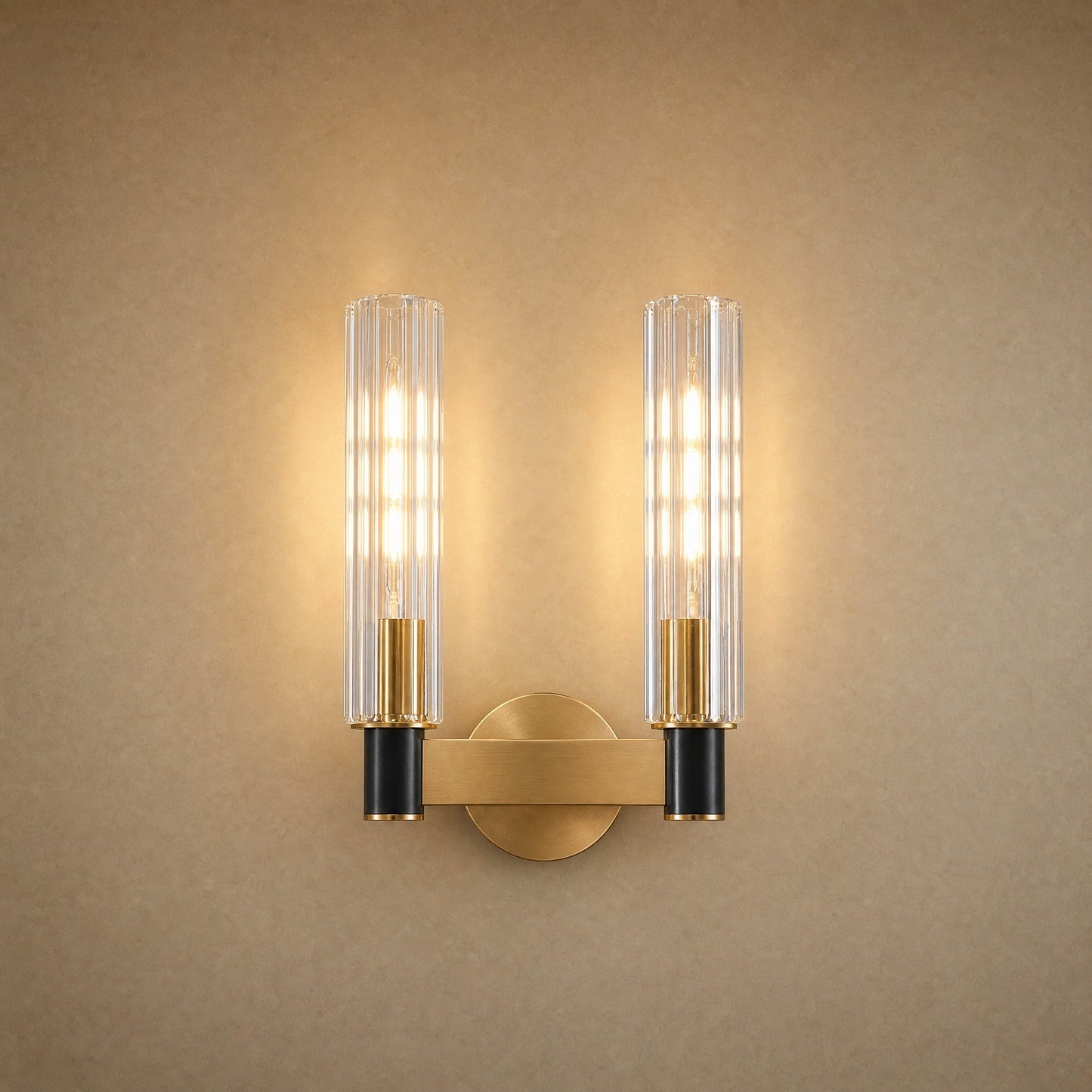 Applique murale cristal 2 lumières, deux fûts cannelés sur barre de laiton | Delvanie