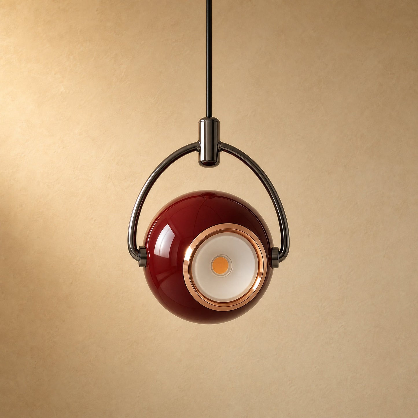 Suspension Eravia rouge bordeaux, globe laqué de 12 cm orientable dans son étrier chromé | Delvanie