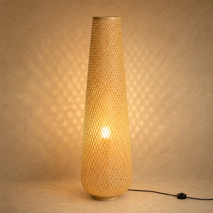 Lampadaire bambou Yanoki allumé, fuseau tressé main finition bambou naturel, 93 cm | Delvanie