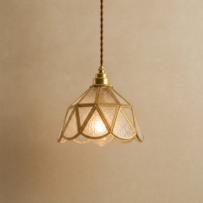 Lampe vitrail Mosaira, corolle en verre transparent texturé sertie de laiton doré | Delvanie