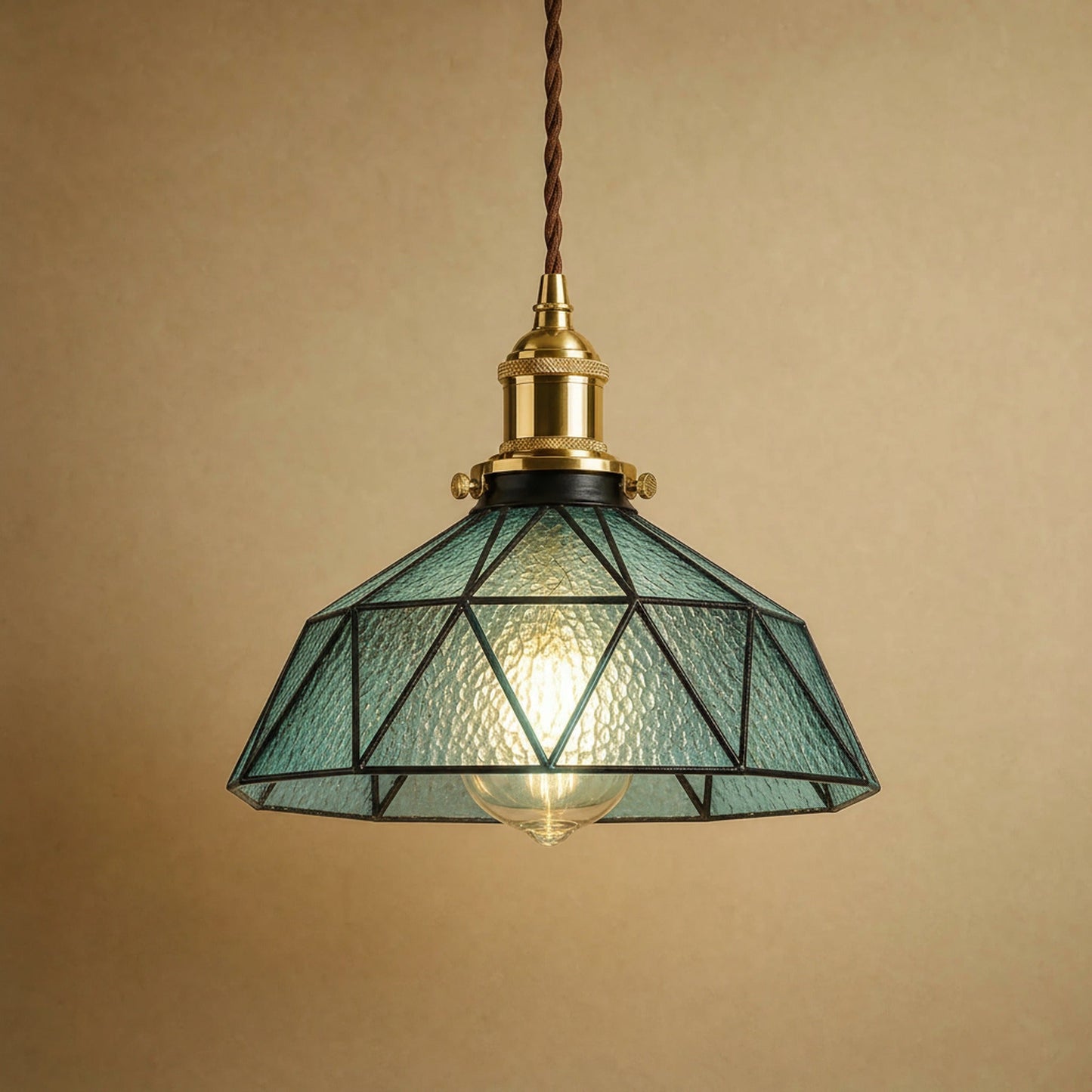 Lampe vitrail Mosaira, coupole facettée en verre bleu vert et plomb noir | Delvanie