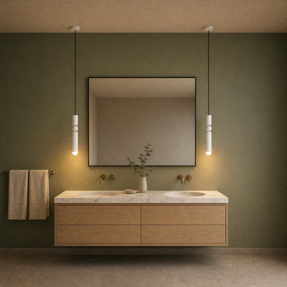 Deux lustres modernes Sumiro blanc mat de part et d'autre d'un miroir de salle de bain | Delvanie