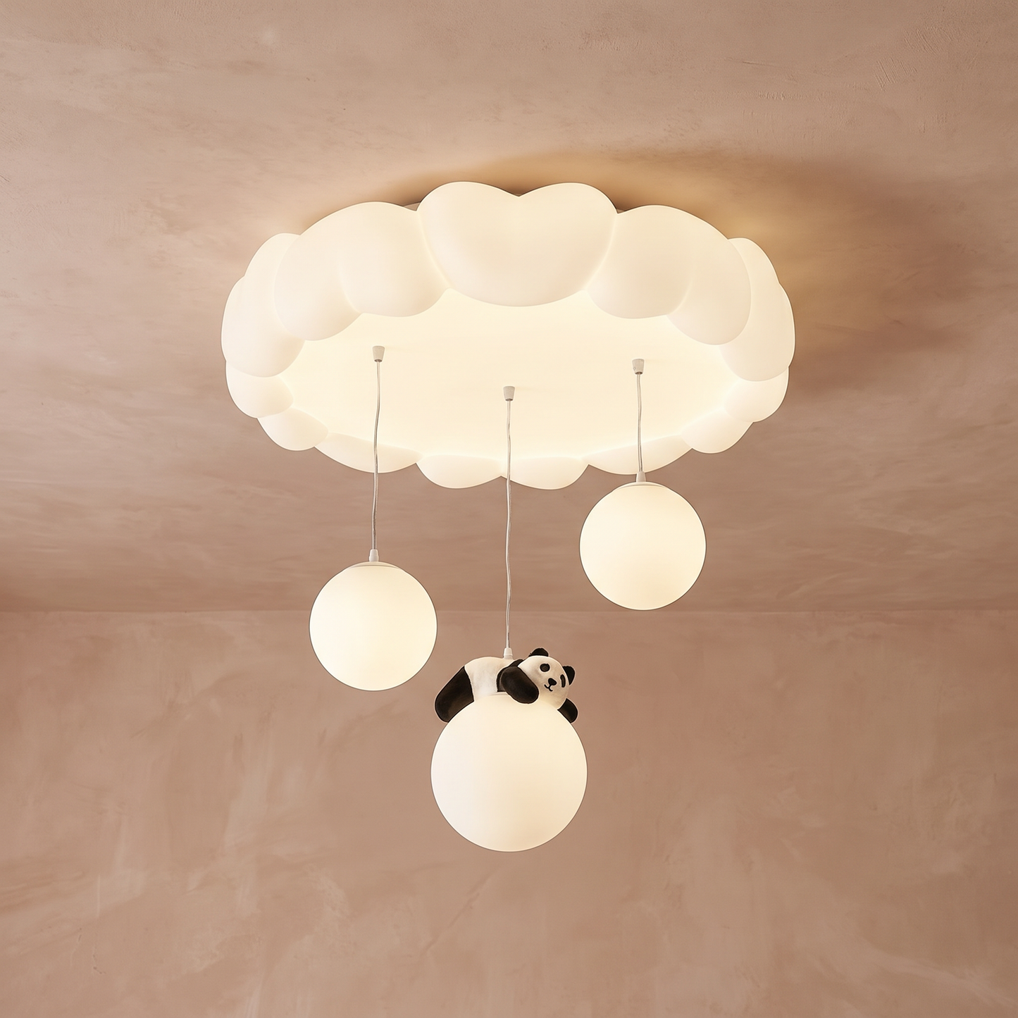 Plafonnier Célyna Nuages et Chat, installé au plafond, allumé