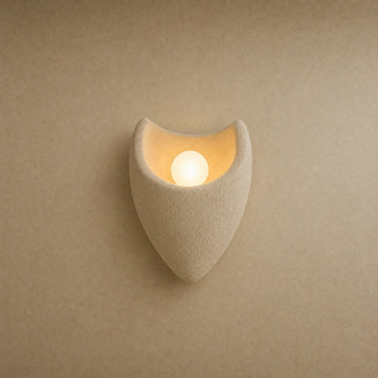 Lampe de chevet murale Sakumi, coque Coupe écrue de 25 x 19,5 cm allumée | Delvanie