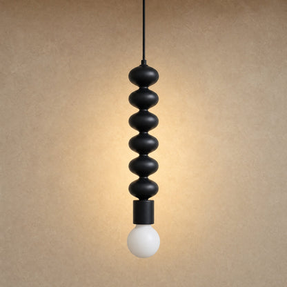 Suspension métal noir Tamayu, colonne de six perles noir mat et globe opale | Delvanie